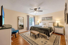 Townhome in PBG, king bed, pergola, BBQ & fire pit